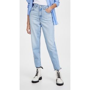 New Aritzia Levi’s Ultra High Waist Mom Jeans
